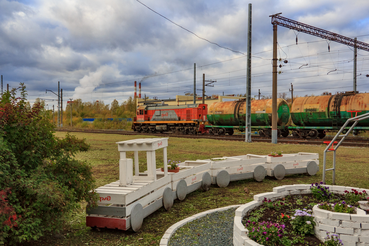 ТЭМ18ДМ-985; Фотозарисовки (Свердловская железная дорога)
