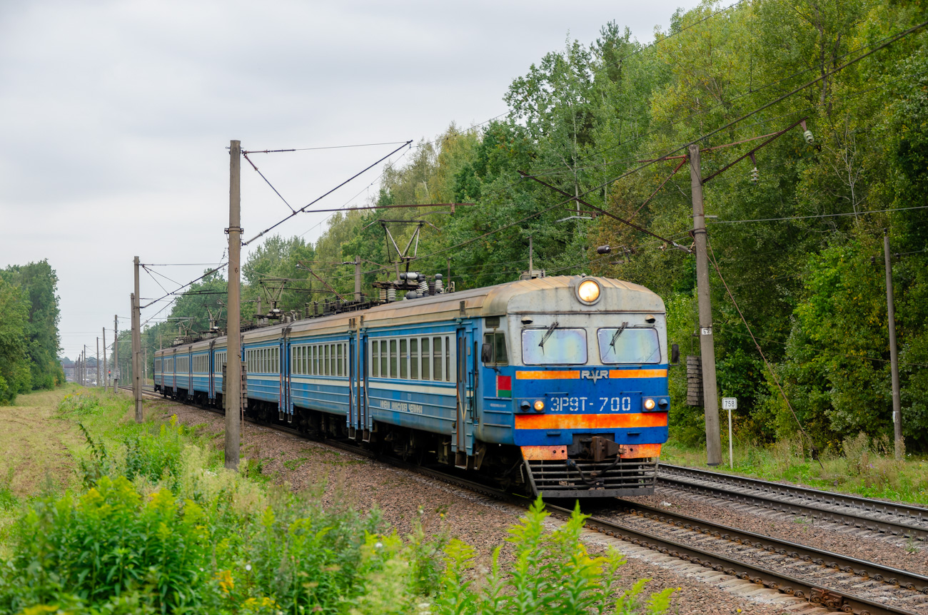 ЭР9Т-700