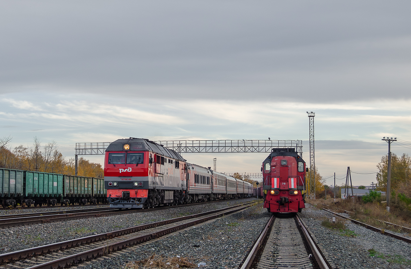 ТЭП70БС-089; ТЭМ18ДМ-719