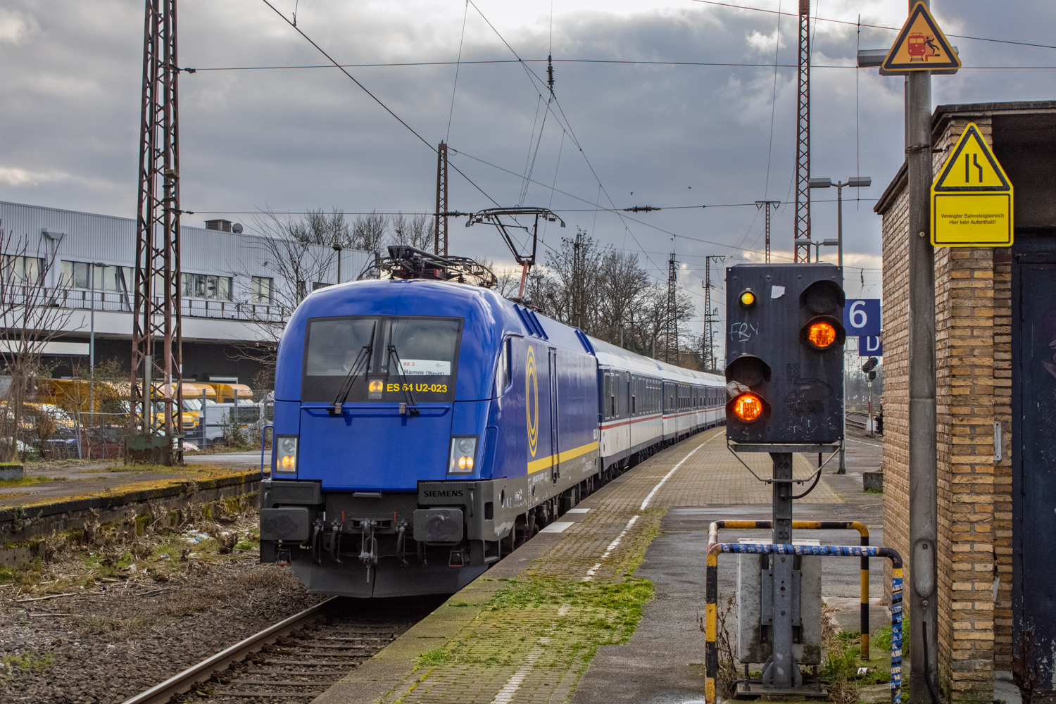 ES 64 U2-023