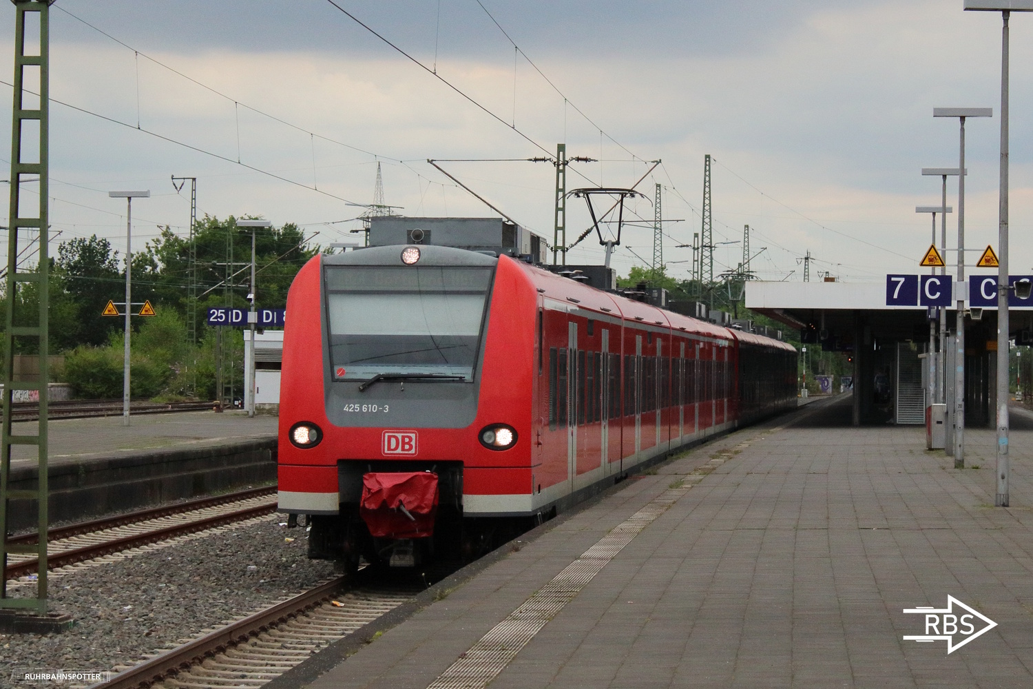 425 110