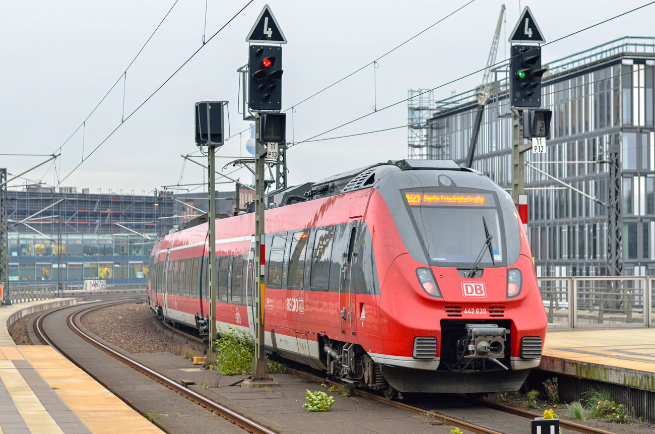 442 139