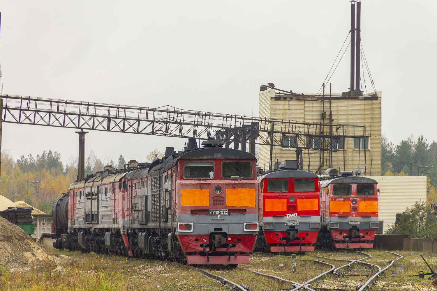 2ТЭ10М-2242