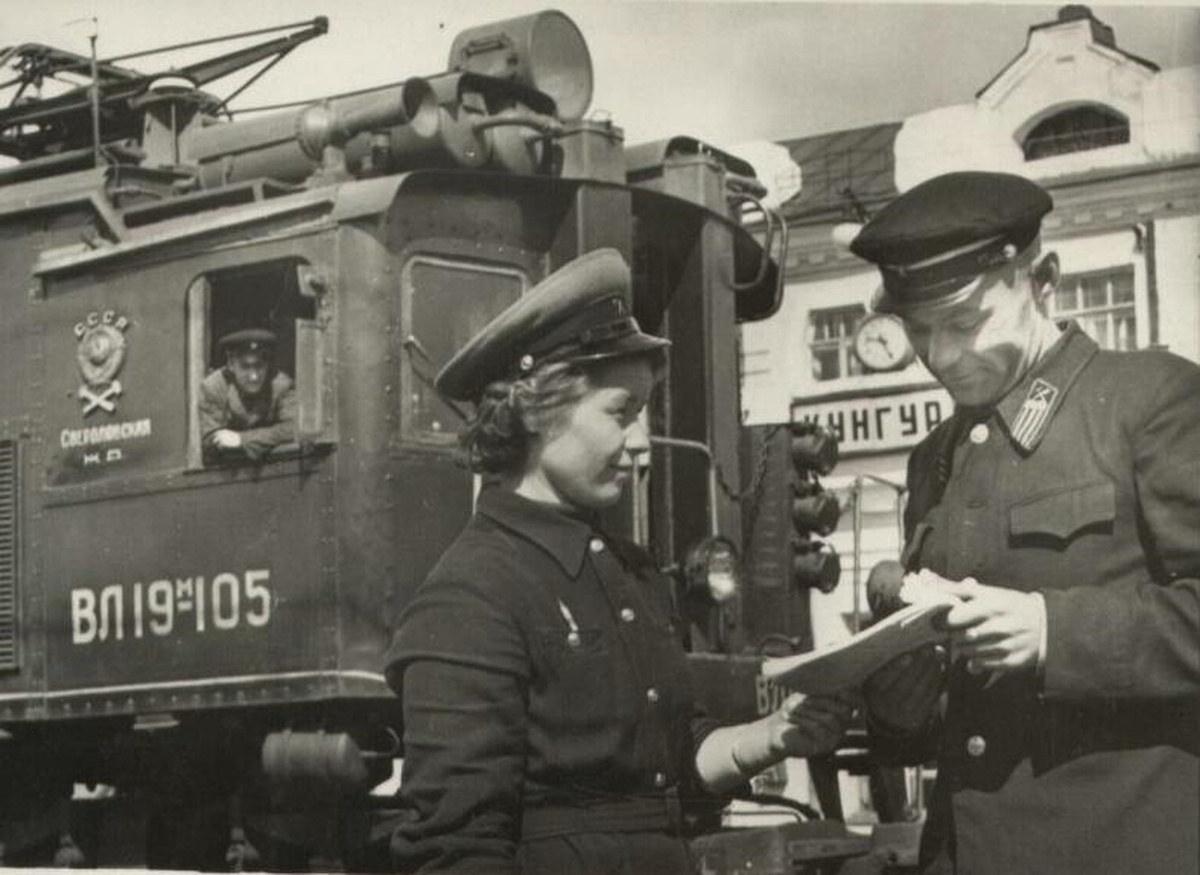 ВЛ19М-105