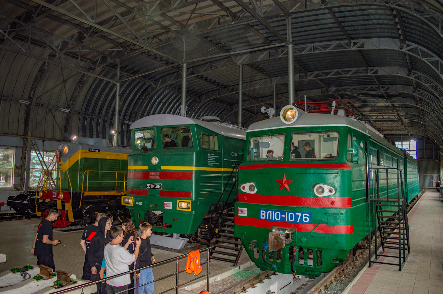 ВЛ10-1076