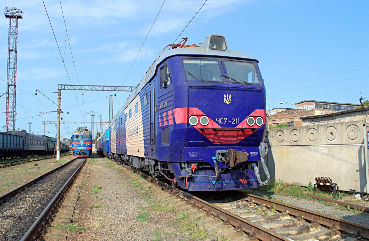 ЧС7-211