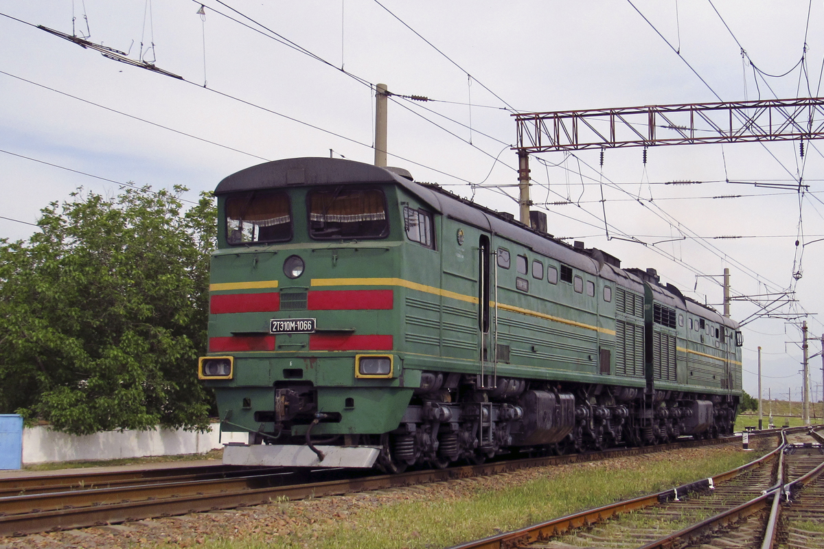 2ТЭ10М-1066