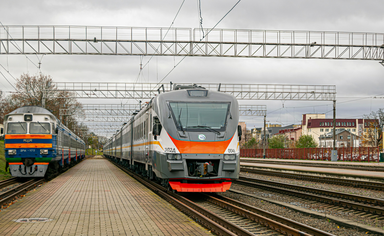 ДР1А-175; ЭП2Д-0046