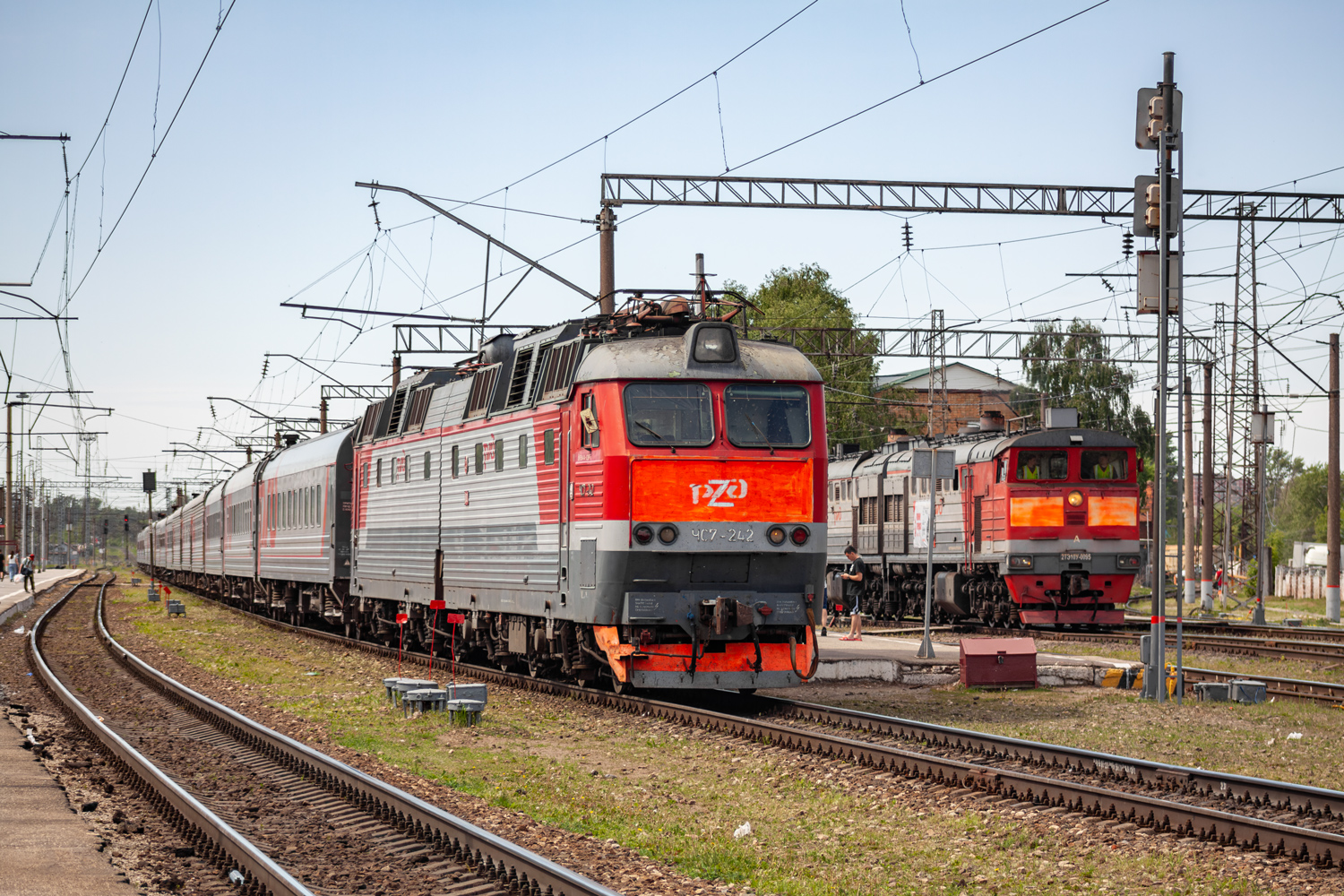 ЧС7-242