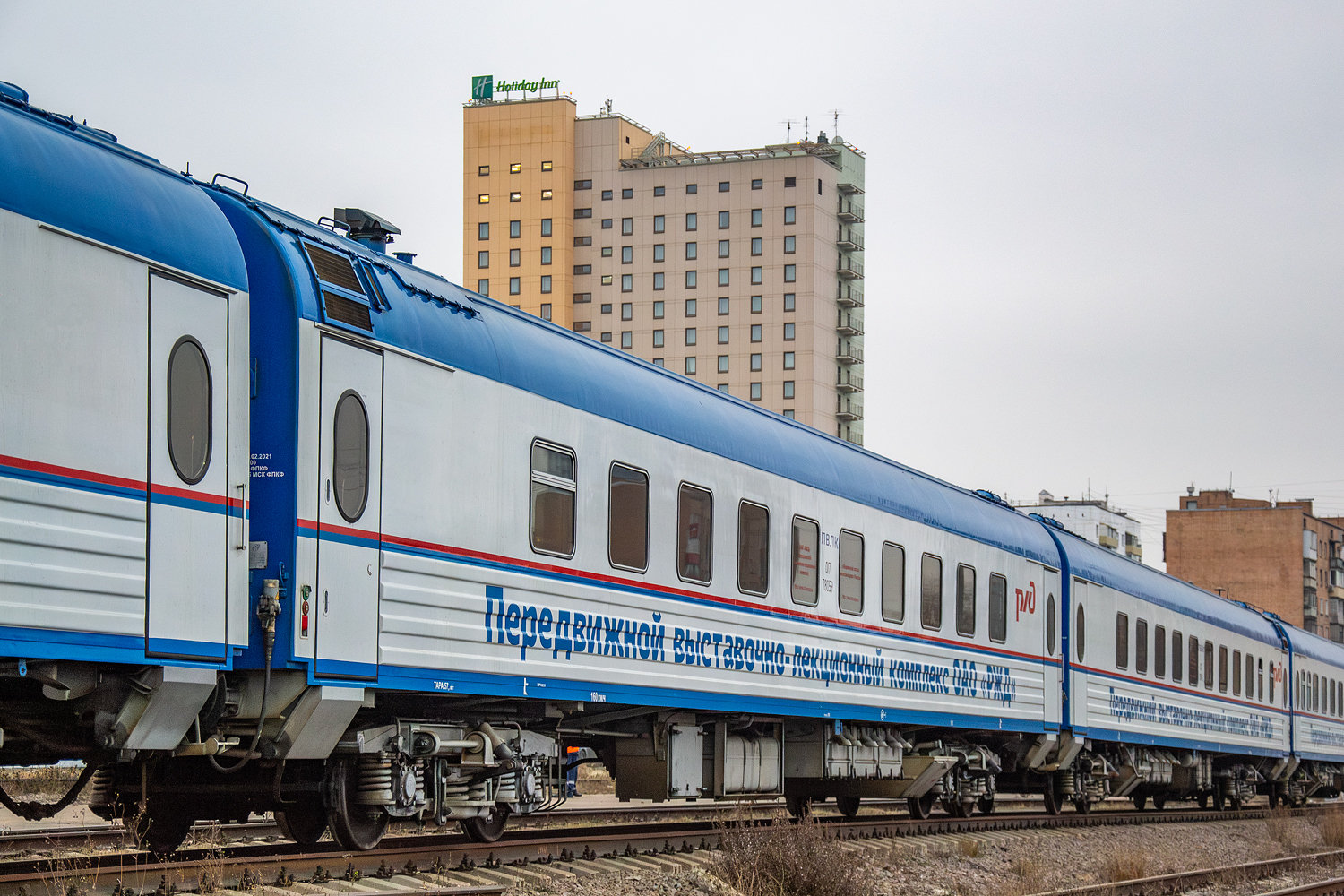 Пассажирские и служебные вагоны