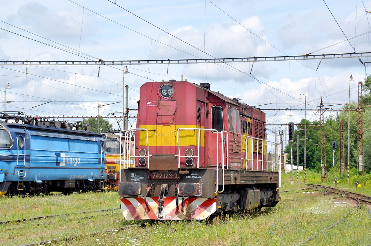 742 123-3