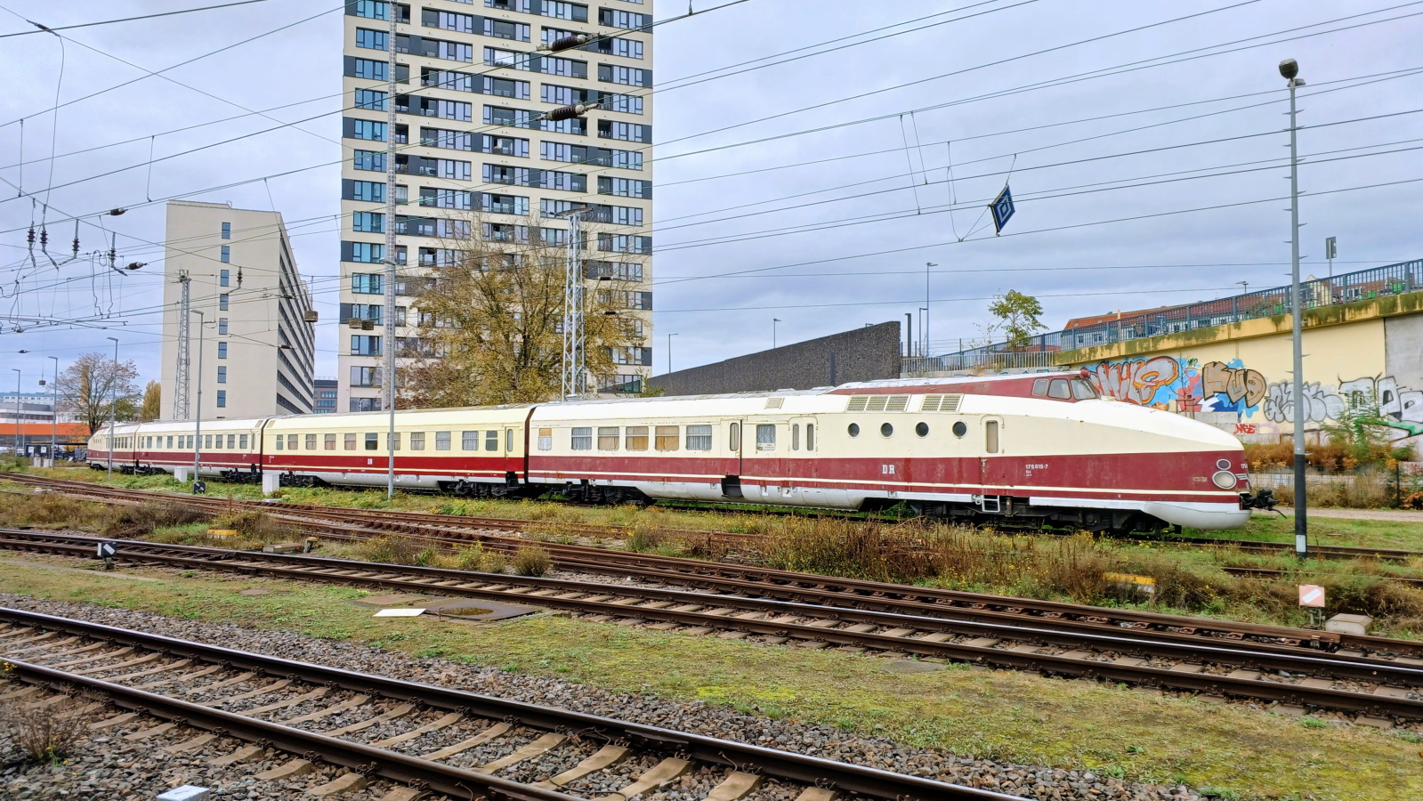175 015