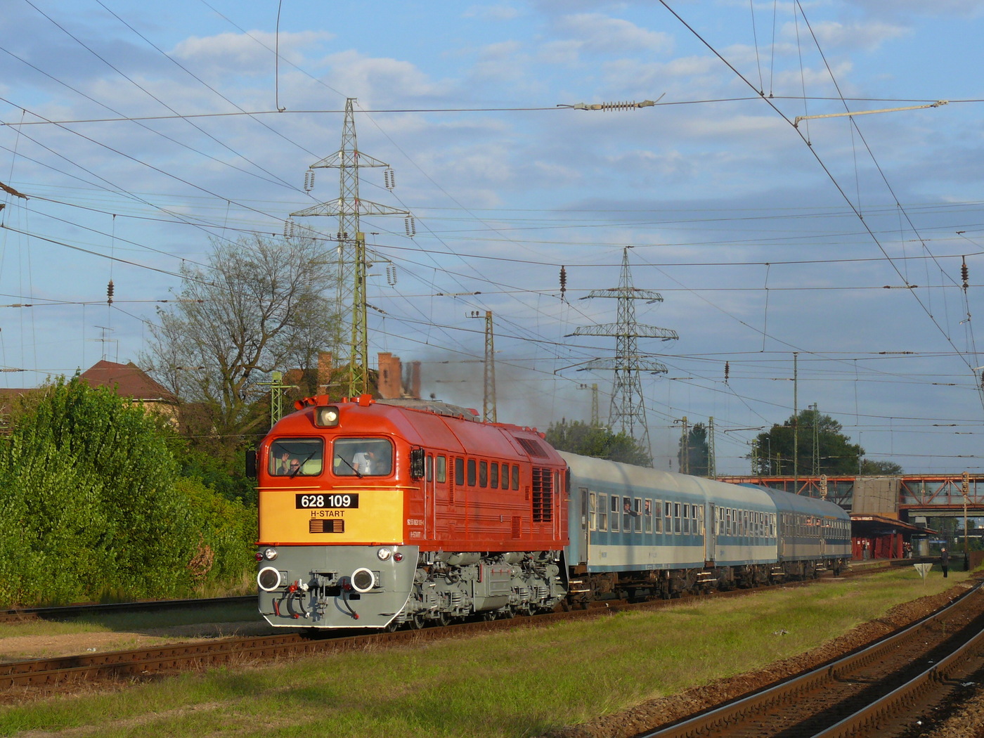 628 109