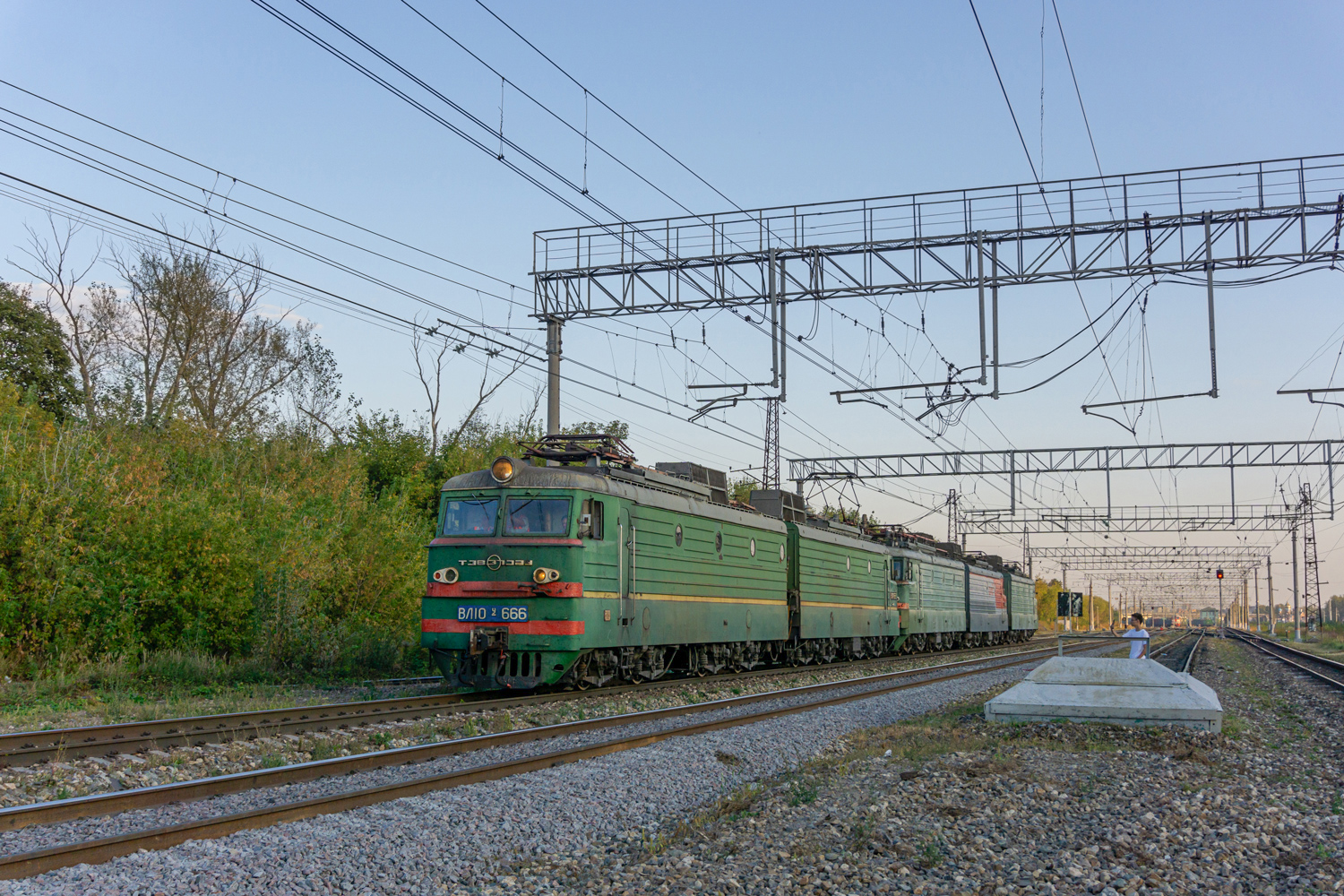 ВЛ10У-666