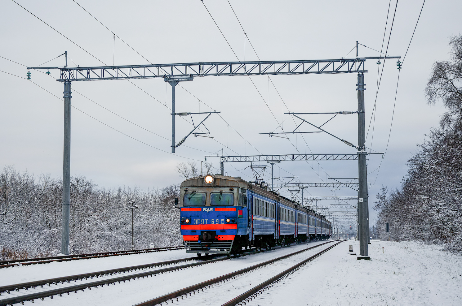 ЭР9Т-695