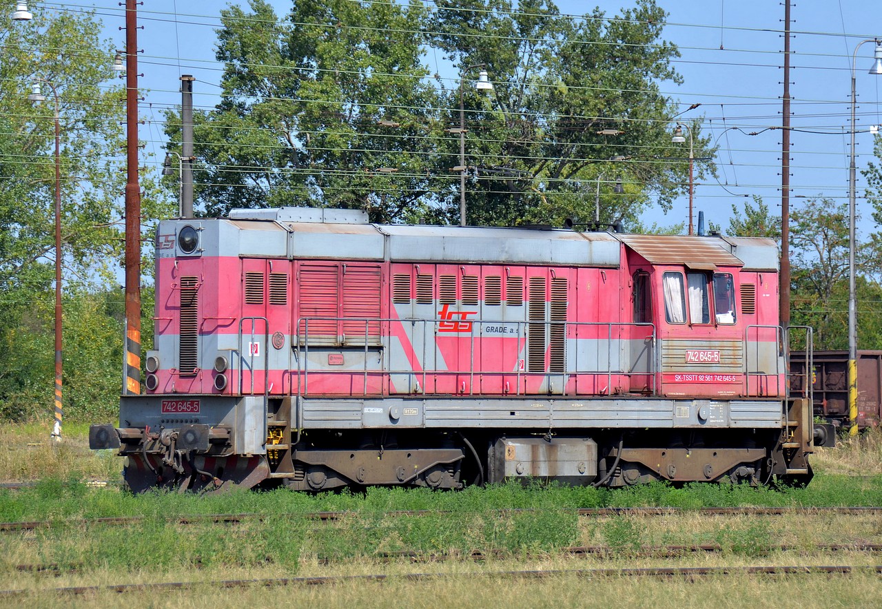 742 645-5