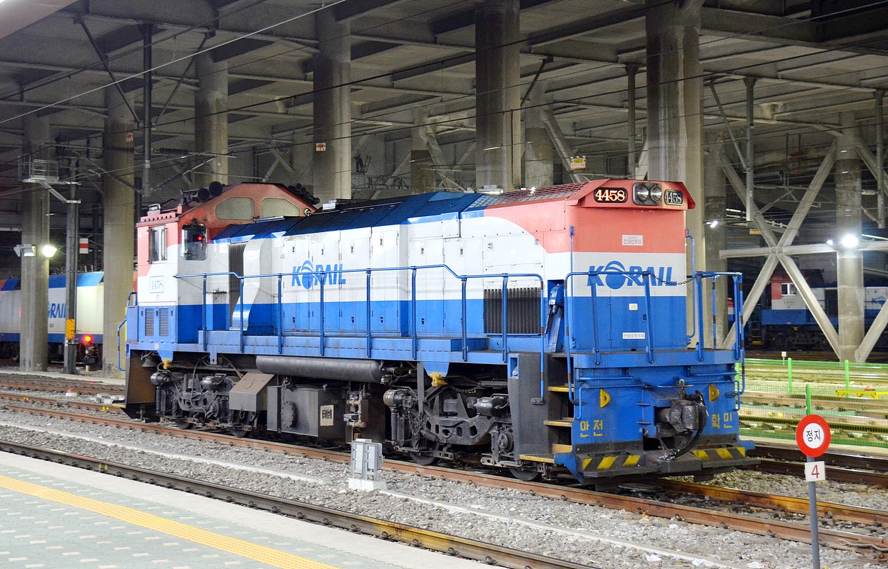 4458