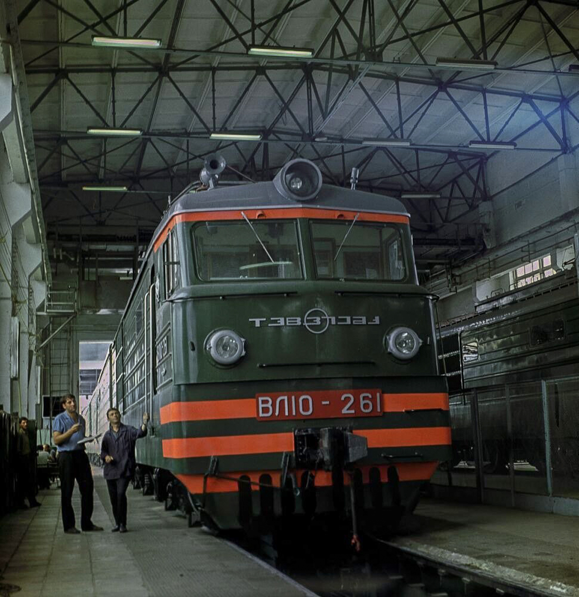 ВЛ10-261