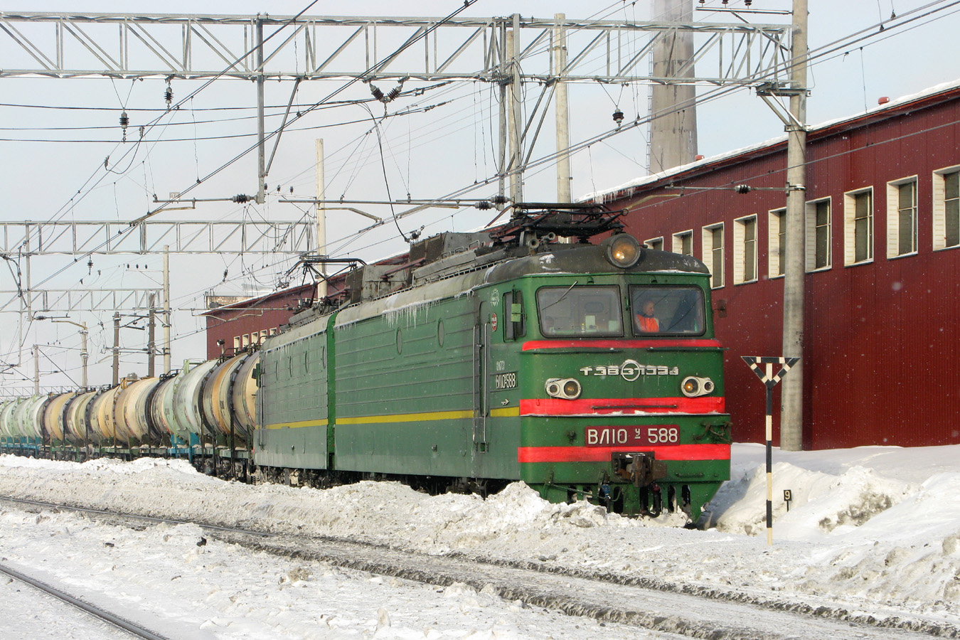 ВЛ10У-588