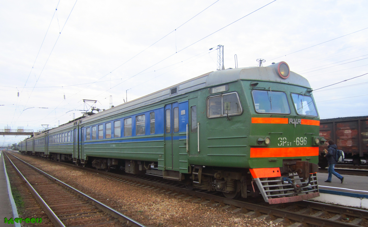 ЭР9Т-696