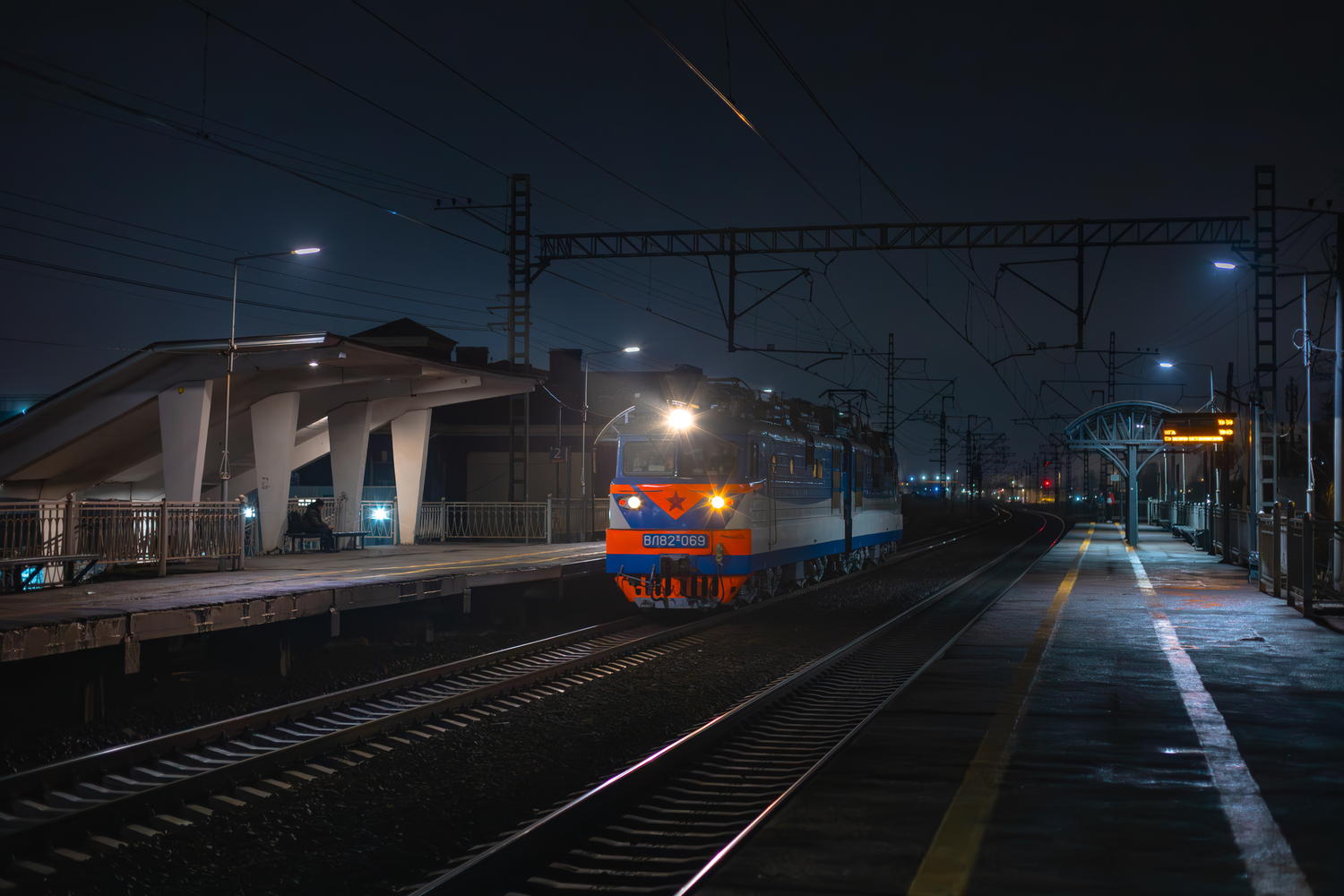 ВЛ82М-069