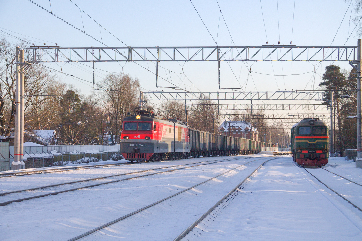 ВЛ10-1124; М62-1539