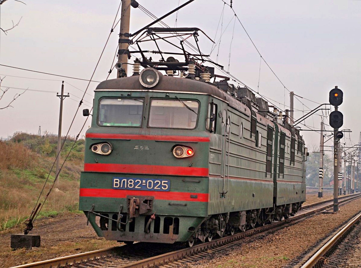 ВЛ82М-025