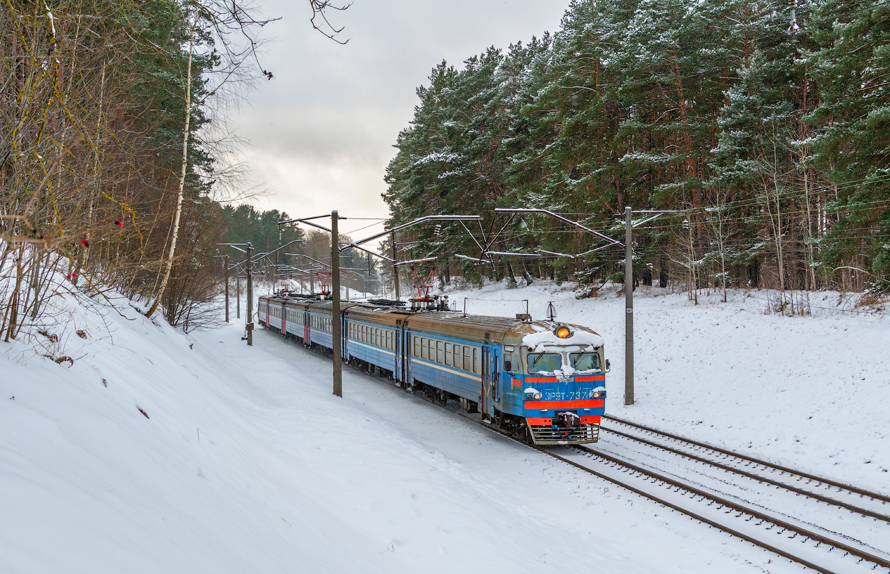 ЭР9Т-737