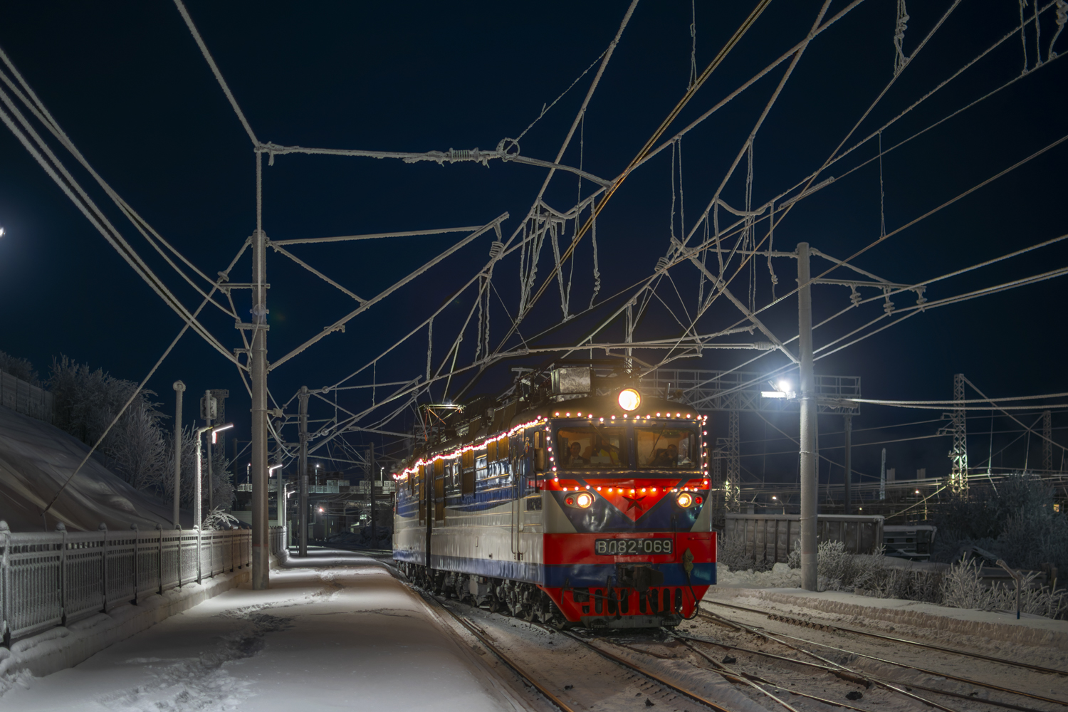 ВЛ82М-069