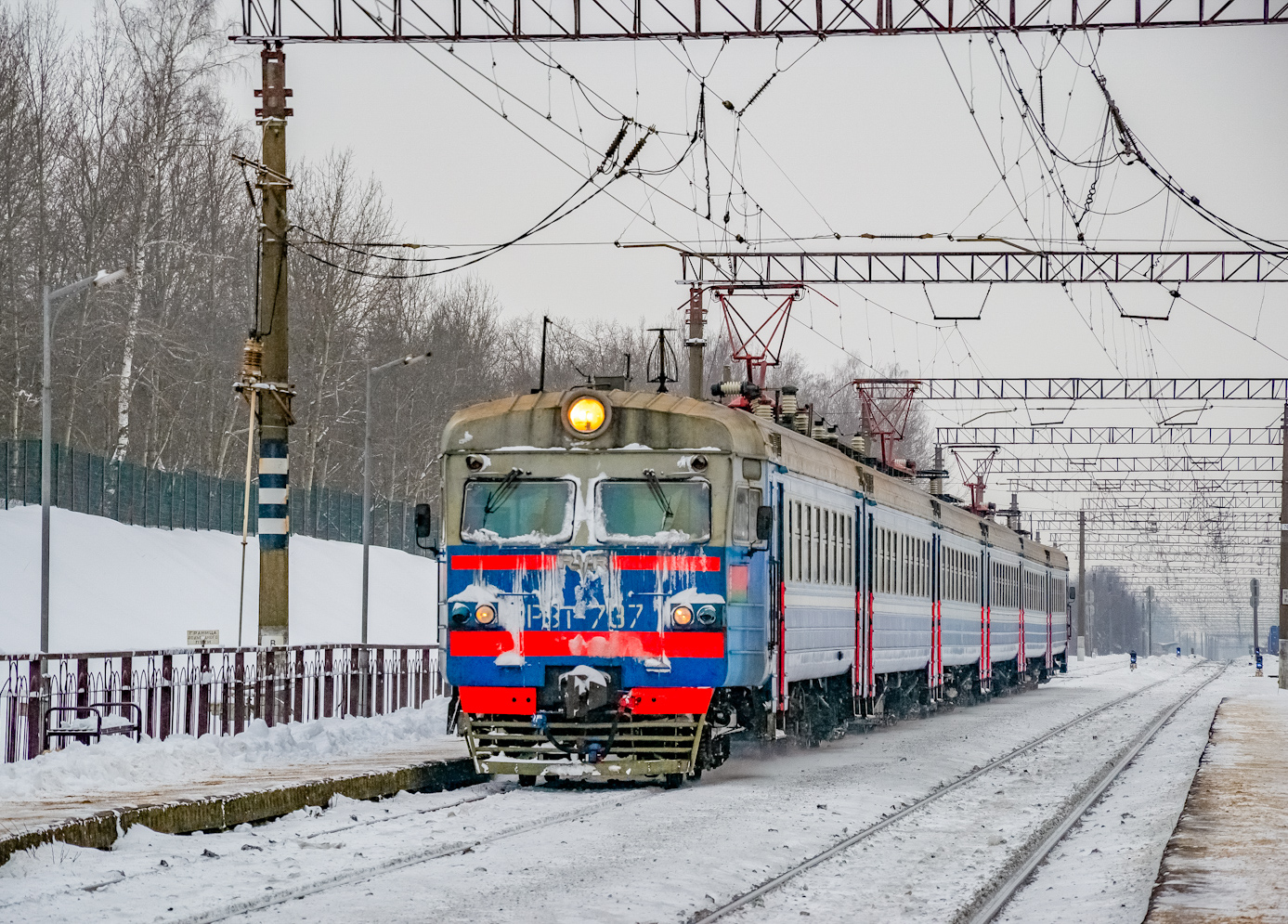 ЭР9Т-737