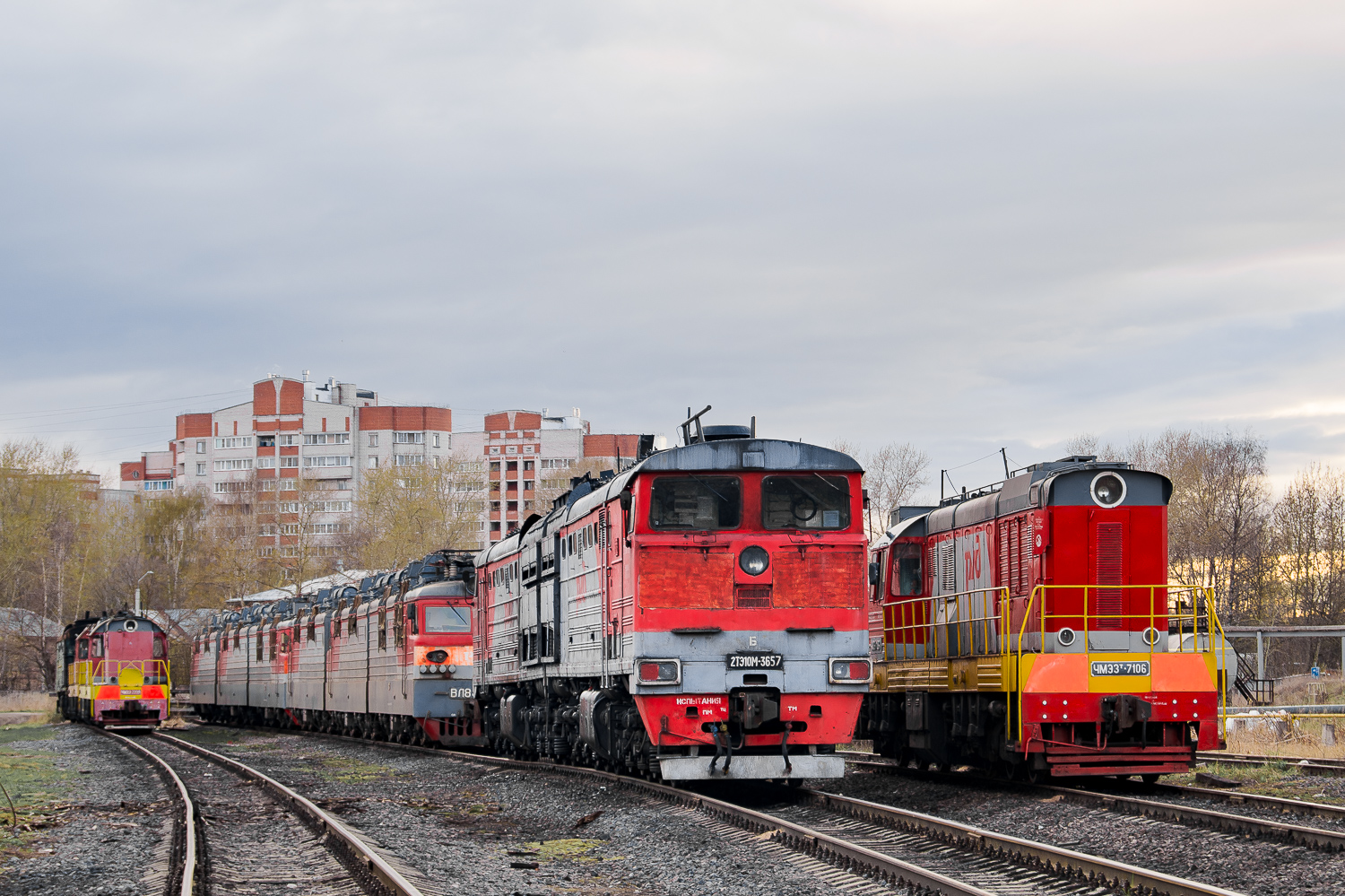 2ТЭ10М-3657; ЧМЭ3Т-7106