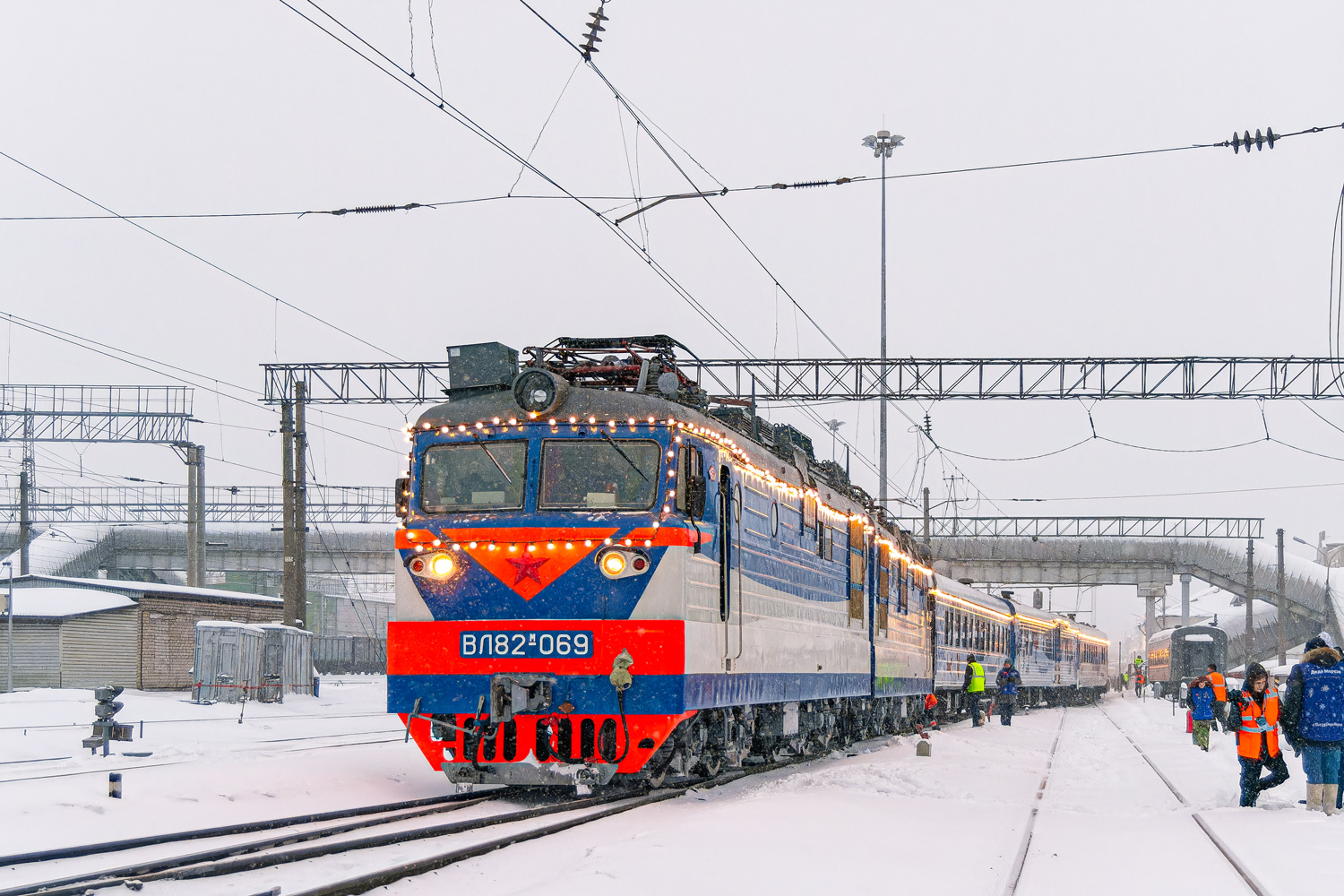 ВЛ82М-069