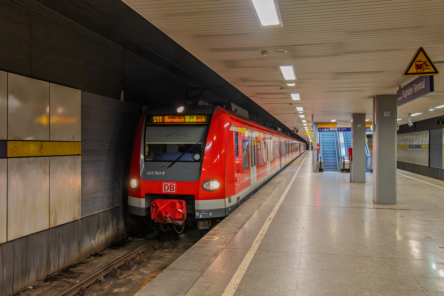 423 043