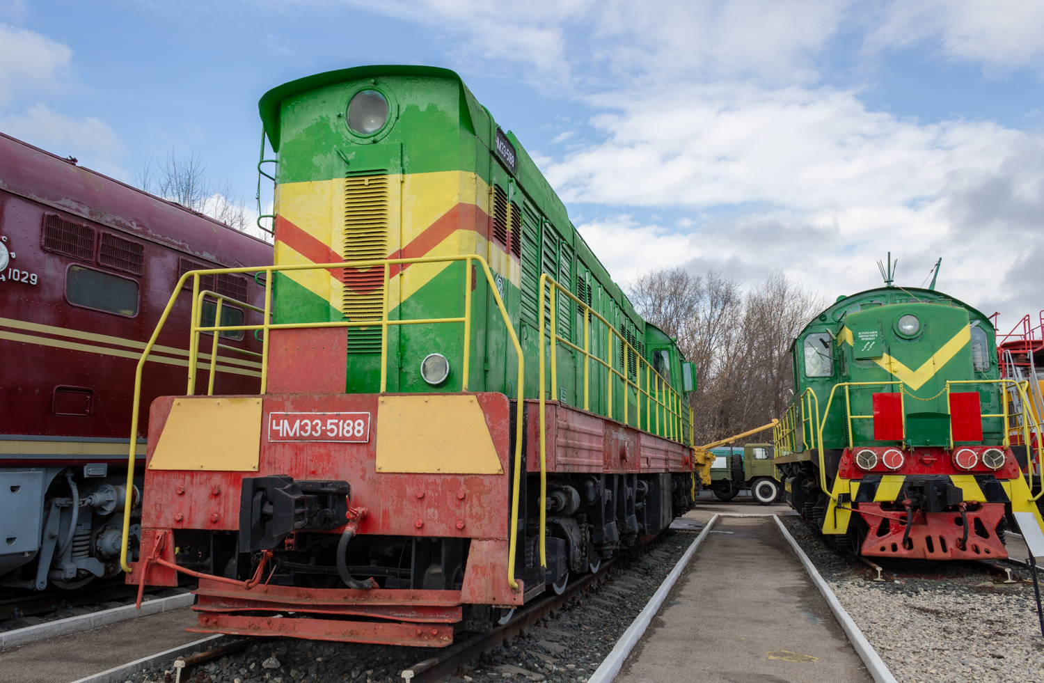 ЧМЭ3-5188; ТЭМ2-3018