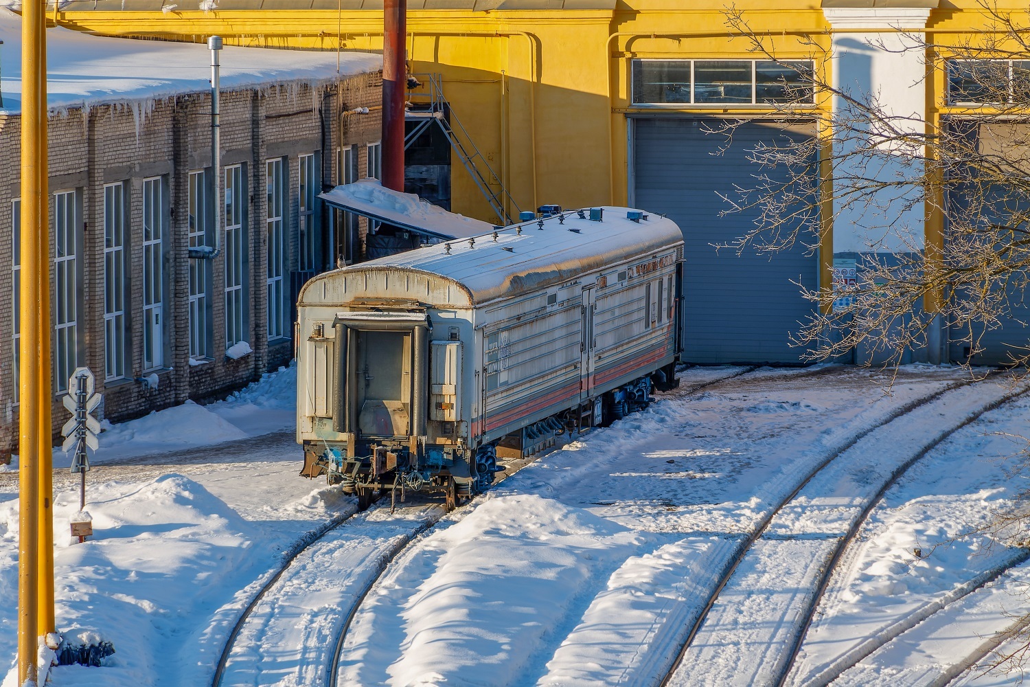 Пассажирские и служебные вагоны