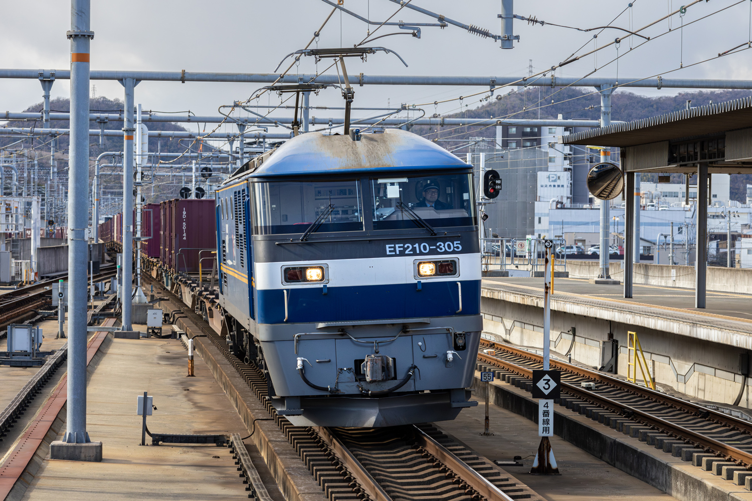 EF210-305