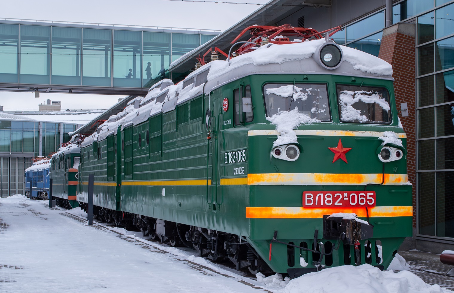 ВЛ82М-065