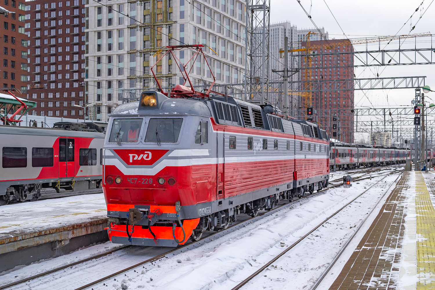 ЧС7-228