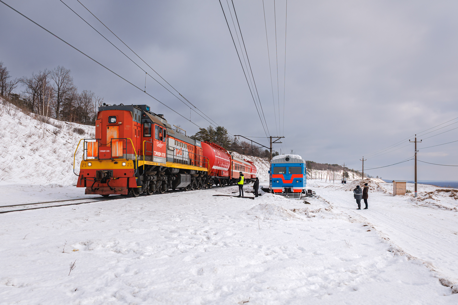 ТЭМ18ДМ-2036; ЭТ2Р-913