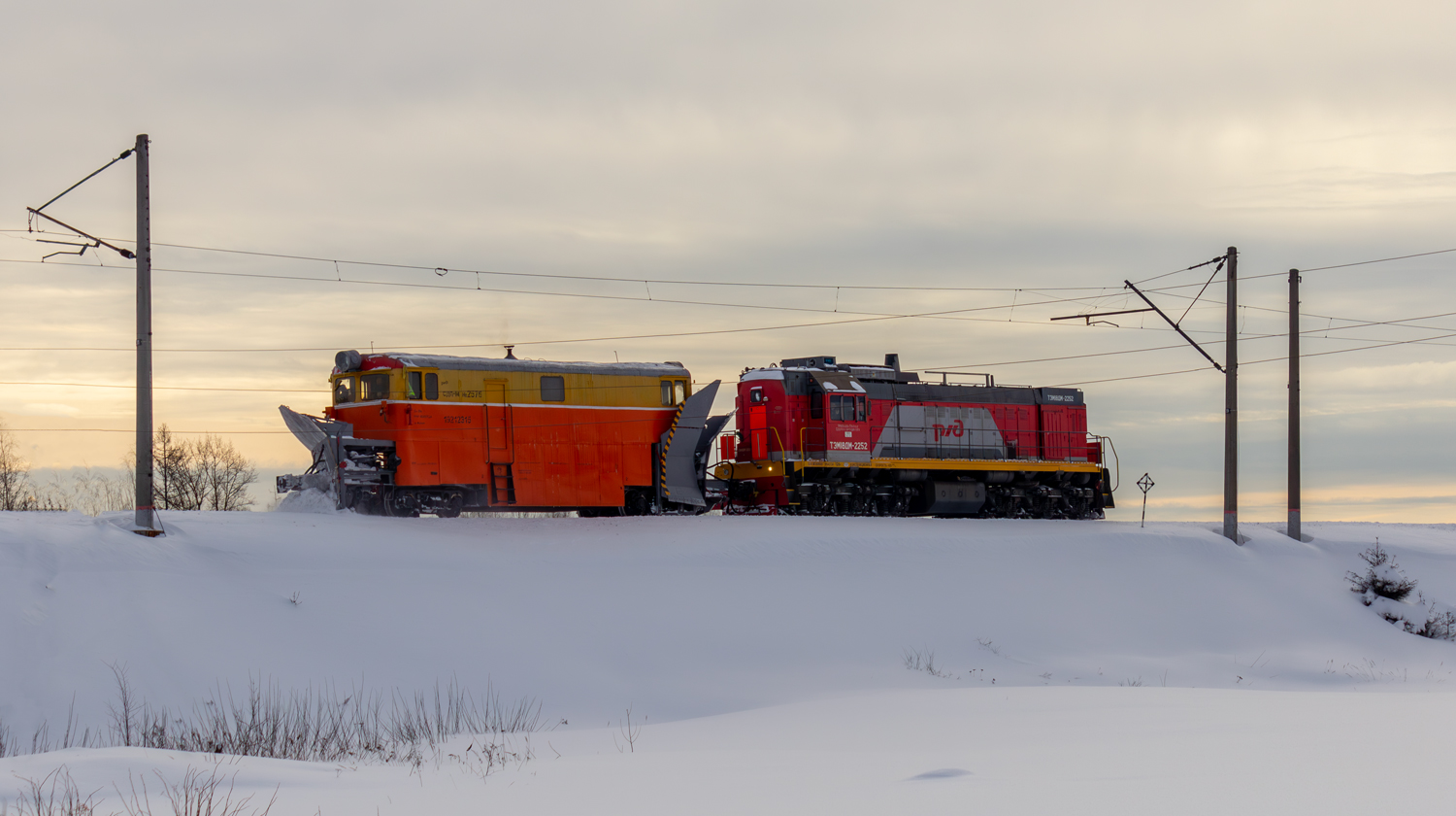 СДПМ-2576; ТЭМ18ДМ-2252