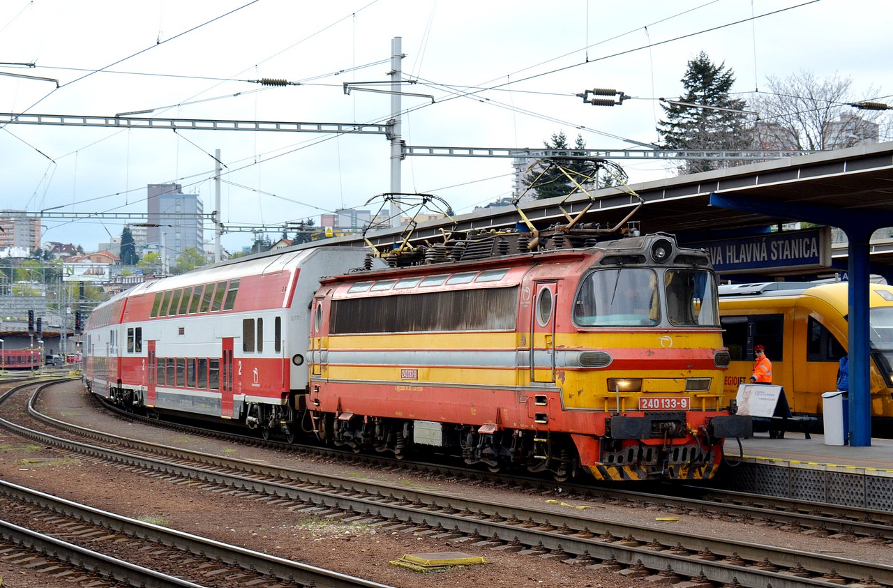 240 133-9