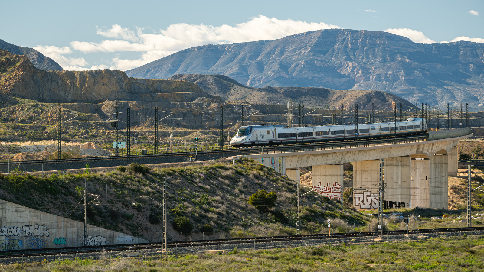 102 014