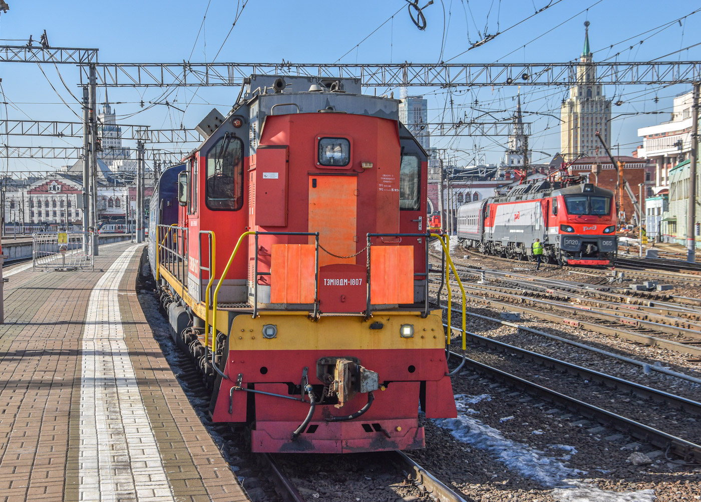 ТЭМ18ДМ-1807