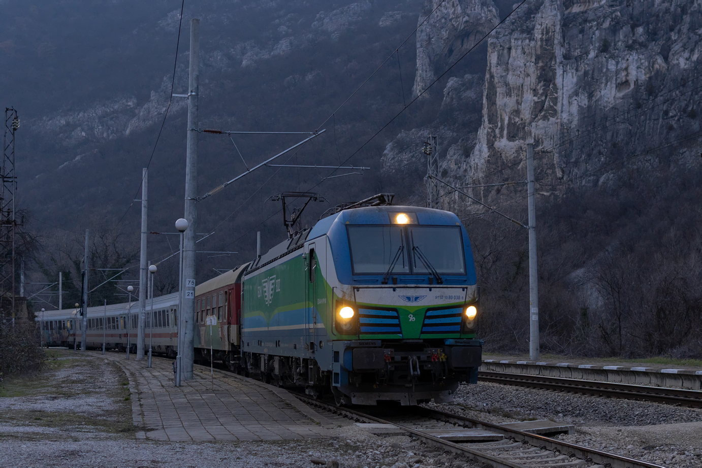 80 038