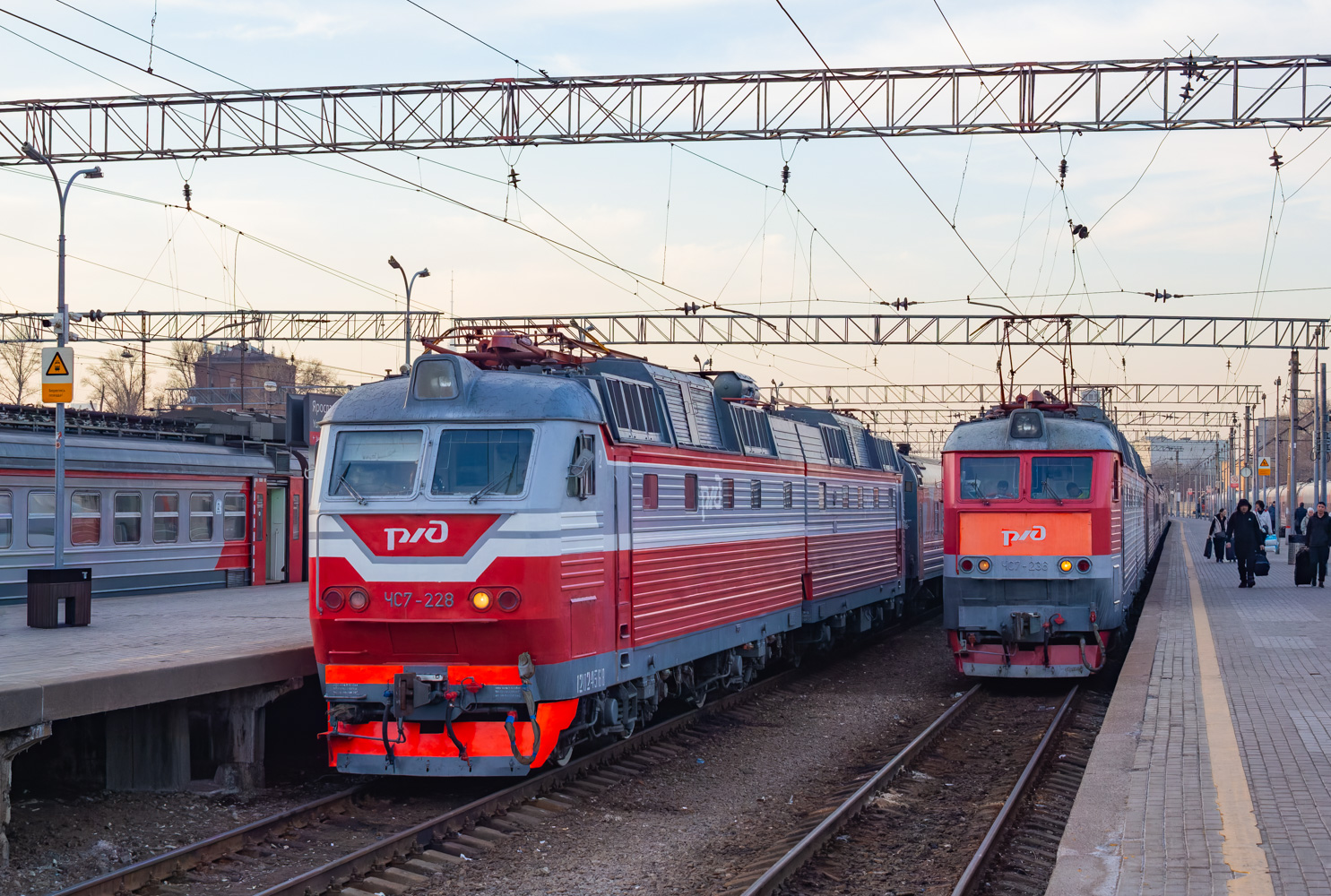 ЧС7-228