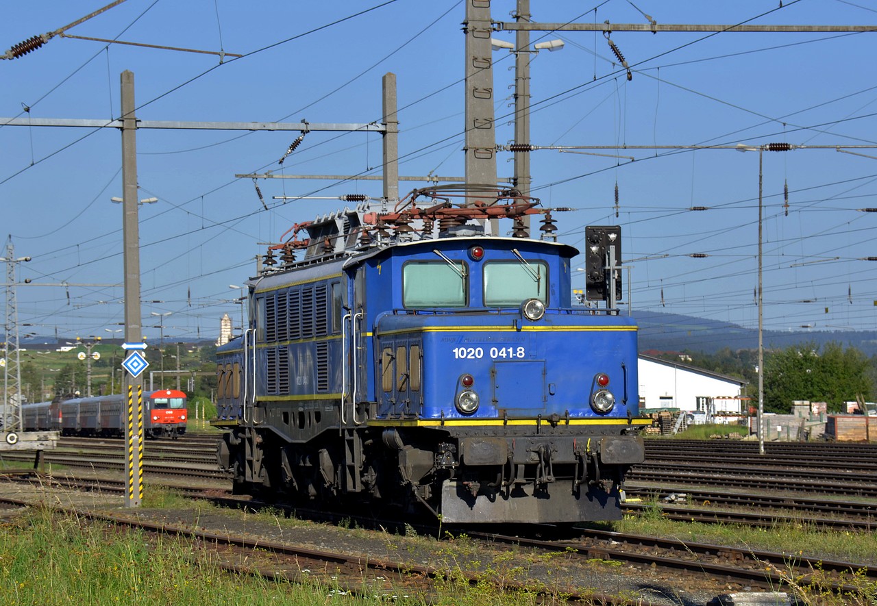 1020 041-8
