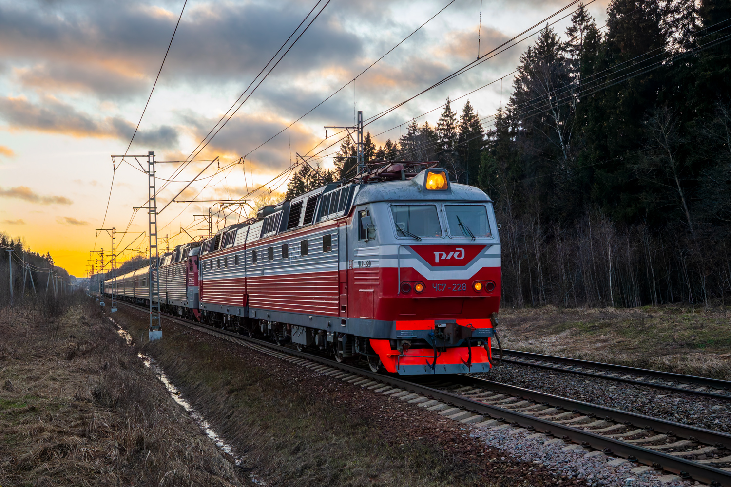 ЧС7-228