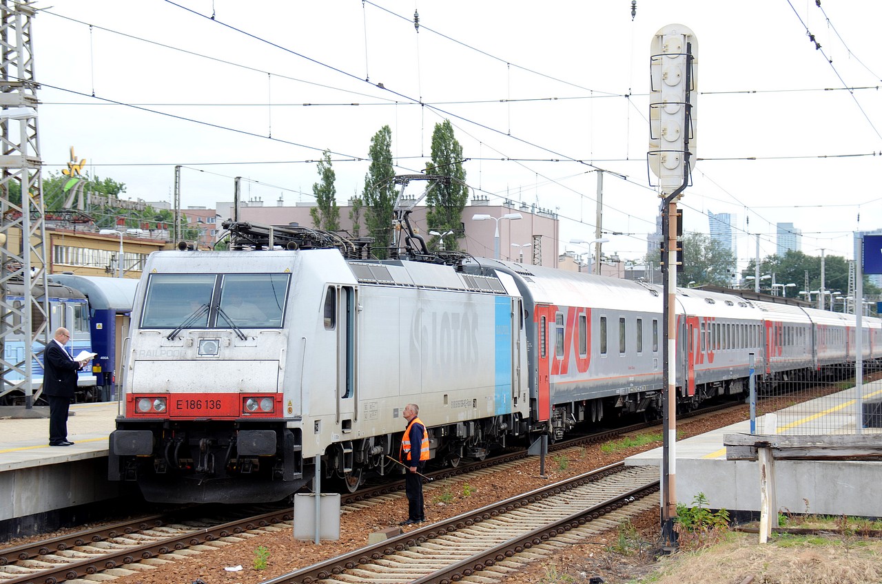E 186 136