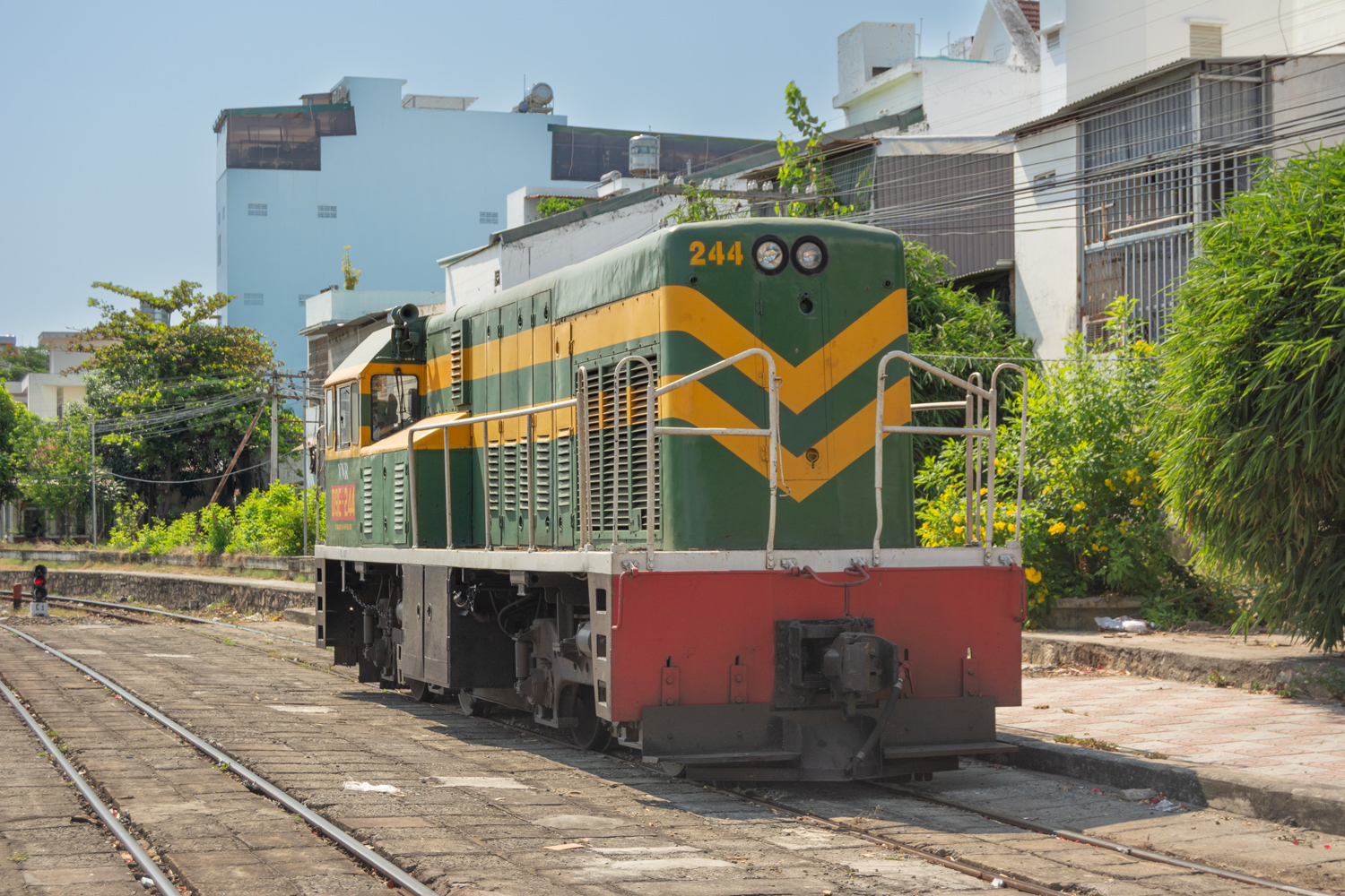 D9E-244