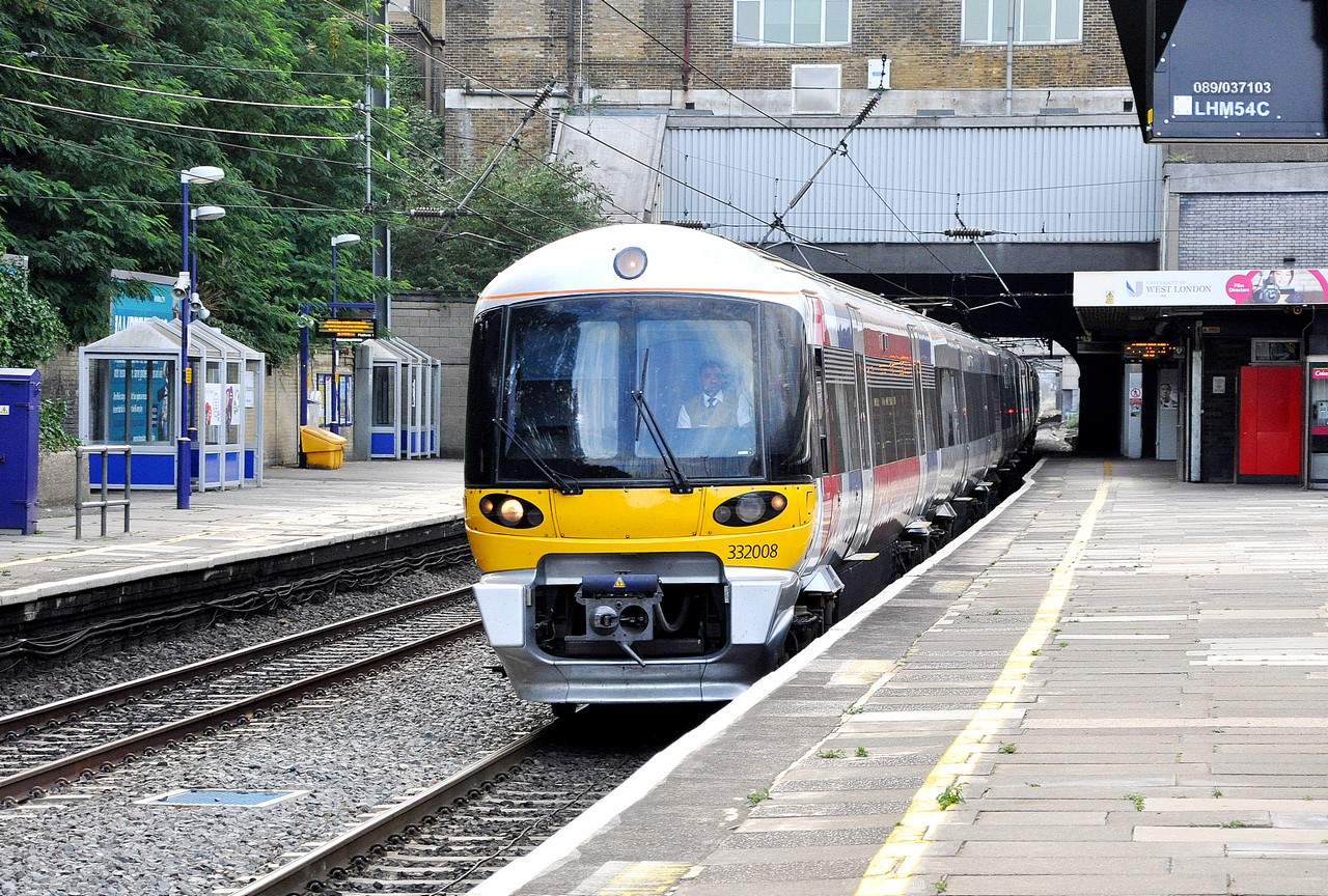 332 008
